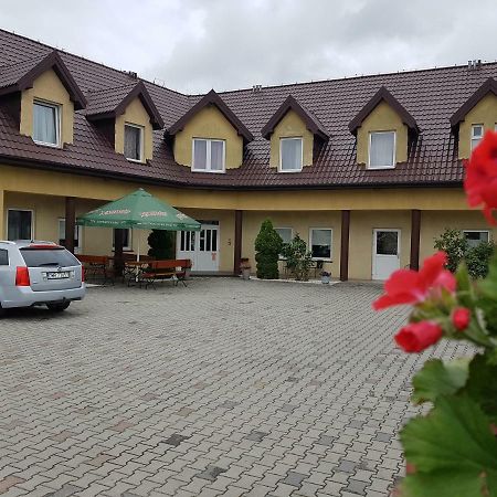 Hotelik Pod Baranami Siechnice Exteriör bild