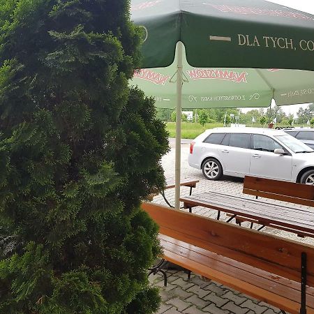 Hotelik Pod Baranami Siechnice Exteriör bild
