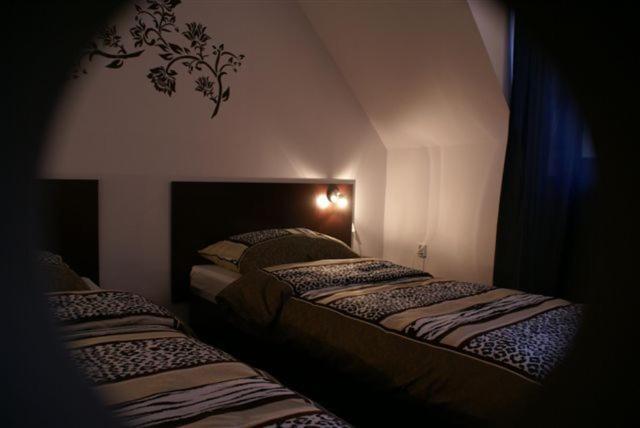 Hotelik Pod Baranami Siechnice Exteriör bild