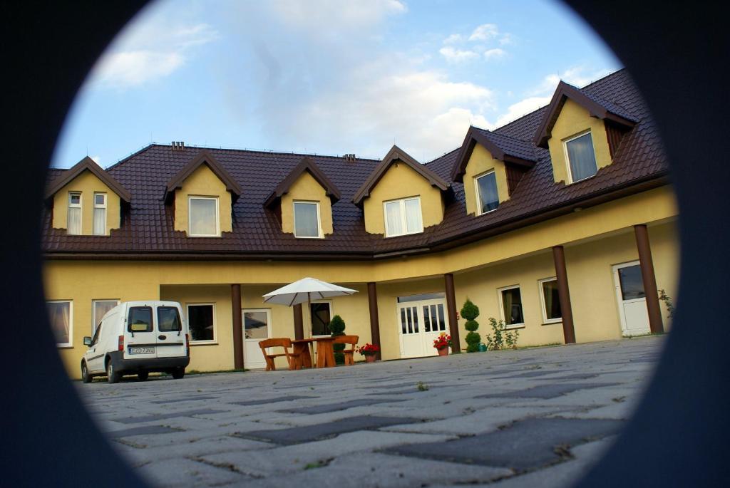Hotelik Pod Baranami Siechnice Exteriör bild