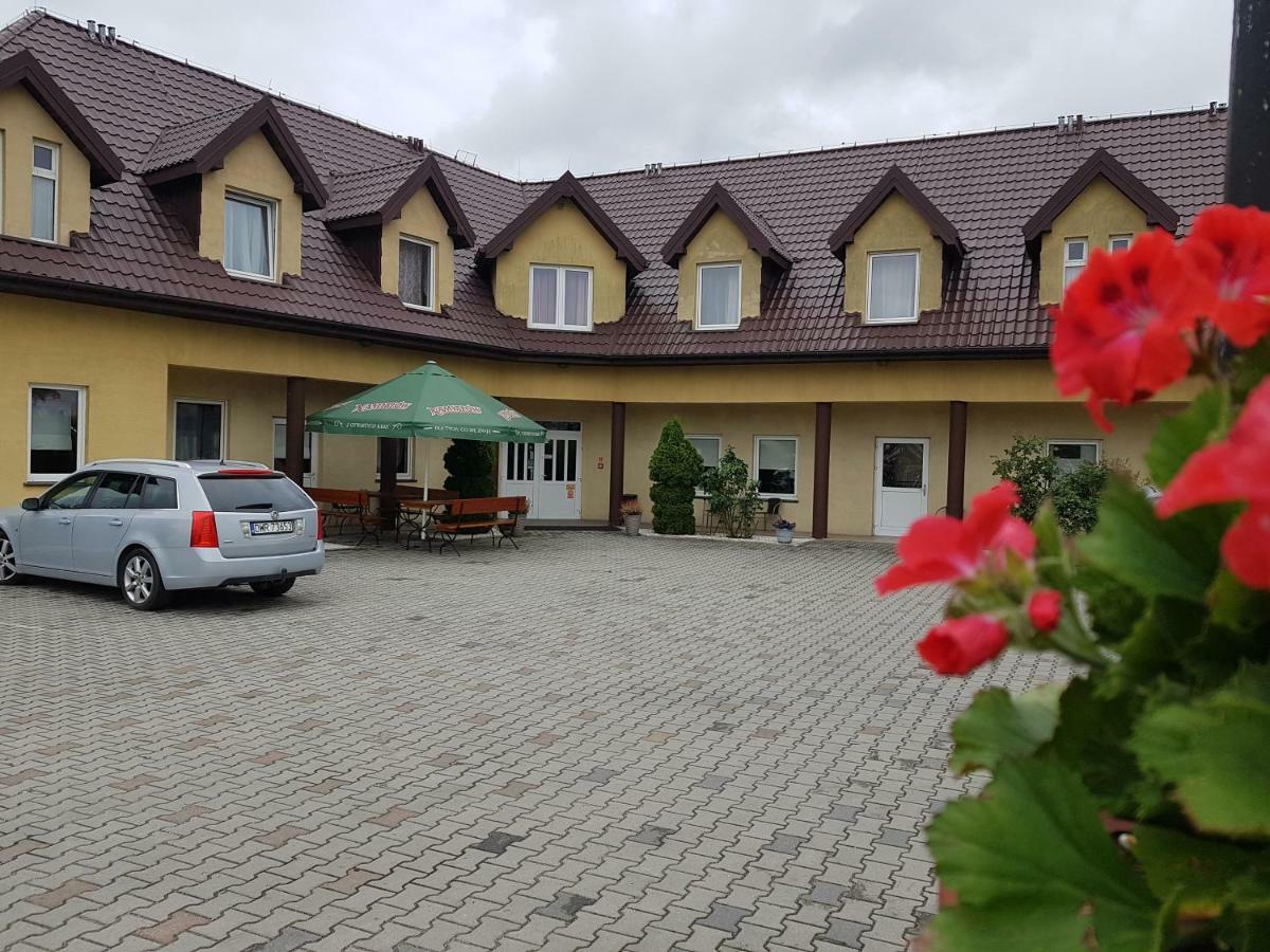 Hotelik Pod Baranami Siechnice Exteriör bild