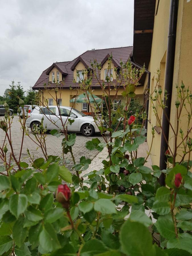 Hotelik Pod Baranami Siechnice Exteriör bild