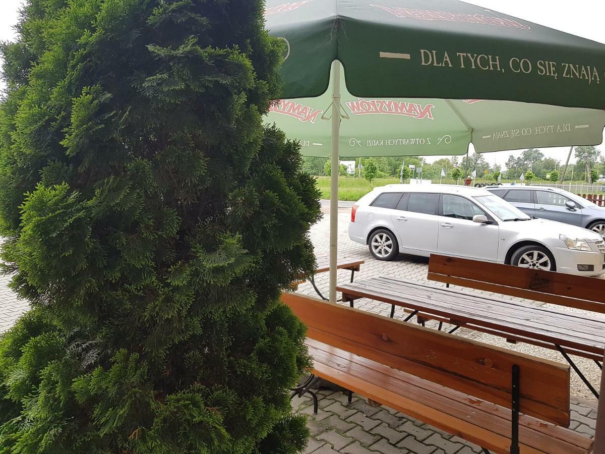 Hotelik Pod Baranami Siechnice Exteriör bild