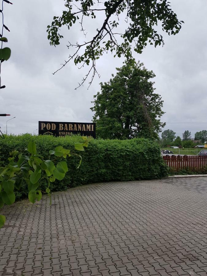 Hotelik Pod Baranami Siechnice Exteriör bild